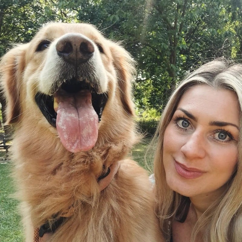 PawsWithVictoria
