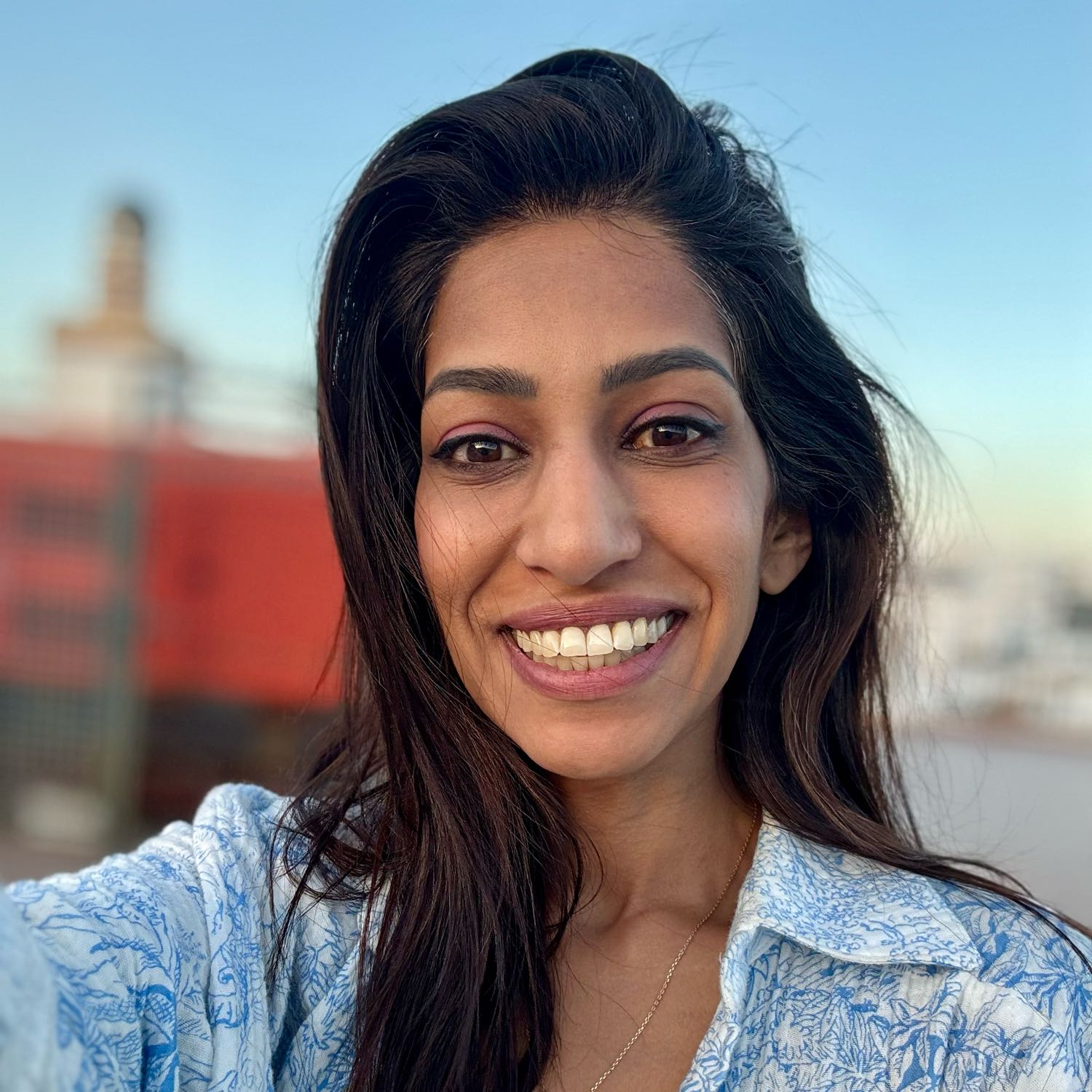 Mo